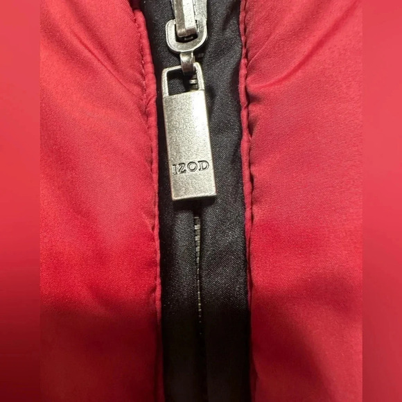 Izod Women’s Reversible quilted vest. Burgundy & Burgundy, black,tan plaid - Picture 4 of 8